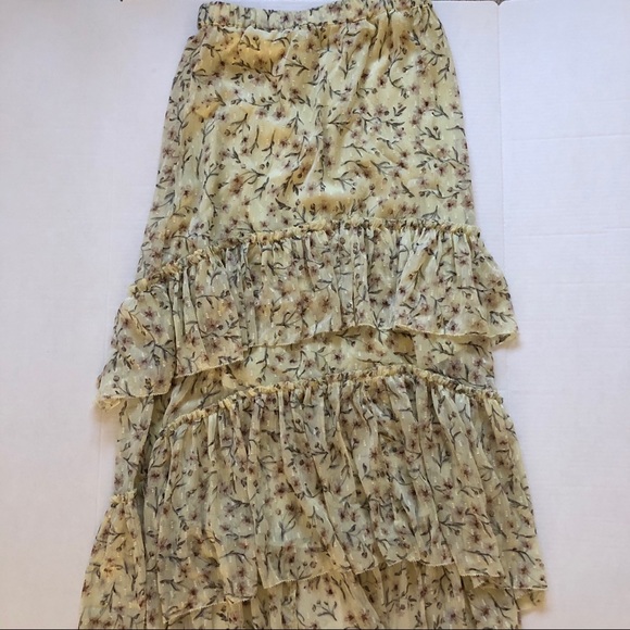 H&M floral patterned tiered maxi skirt - Picture 2 of 5